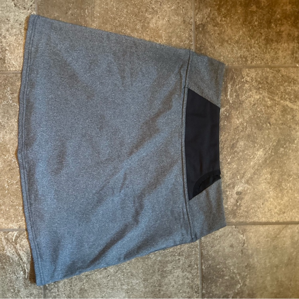 Pearl Izumi cycling skirt with padded short removable inset